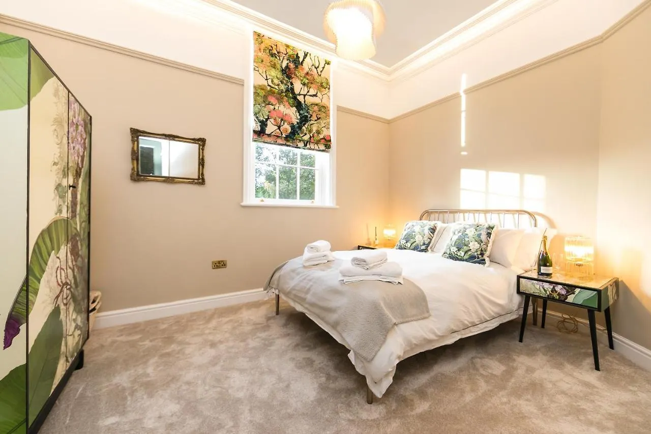 Holiday home The West Wing At Hillthorpe Manor With Gardens & Private Hot Tub Villa East Hardwick