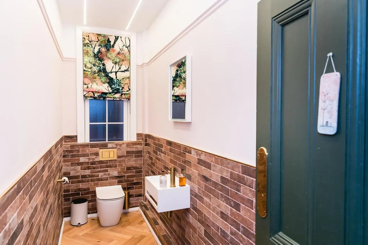 The West Wing At Hillthorpe Manor With Gardens & Private Hot Tub Villa East Hardwick 0*,  United Kingdom